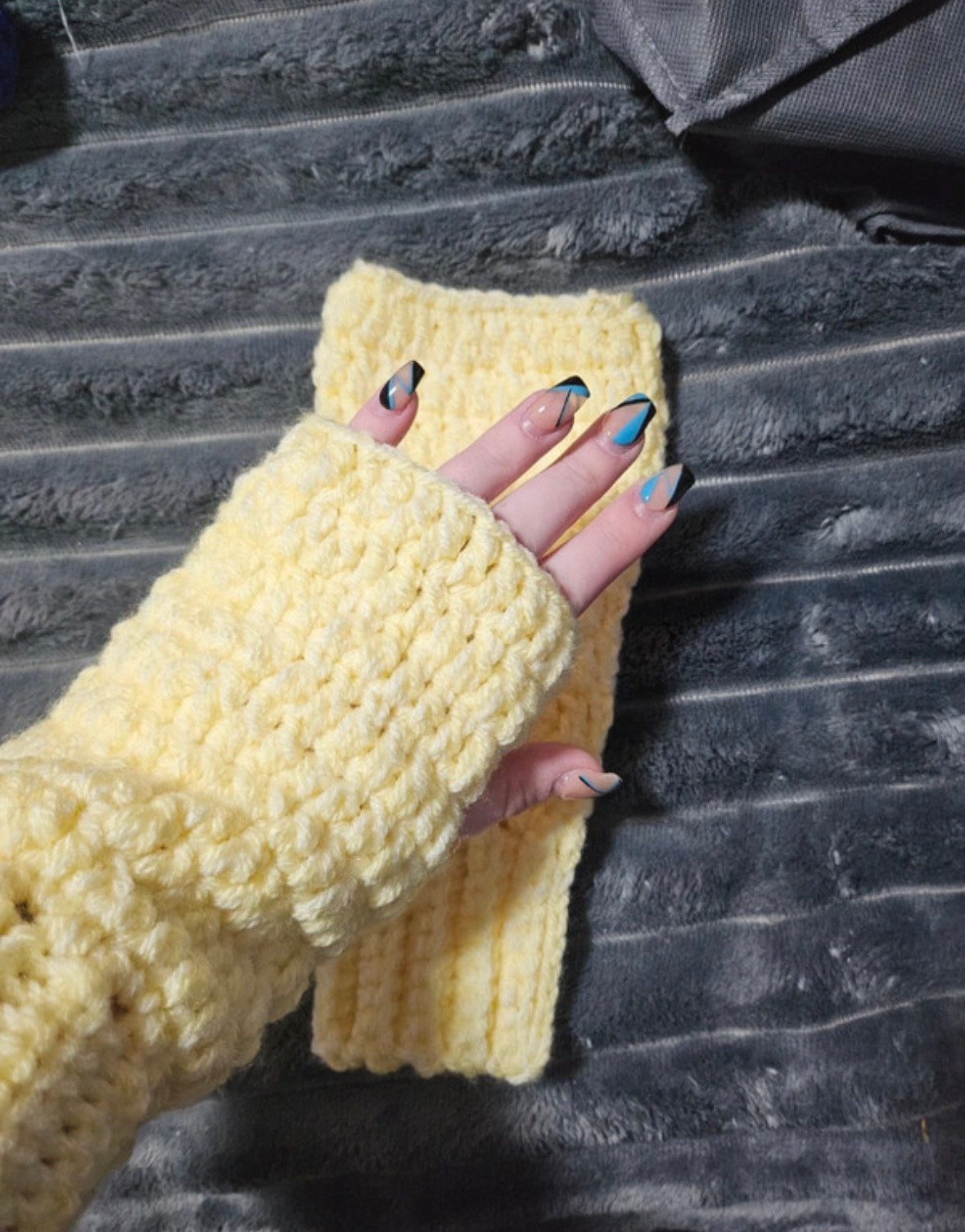 fingerless gloves